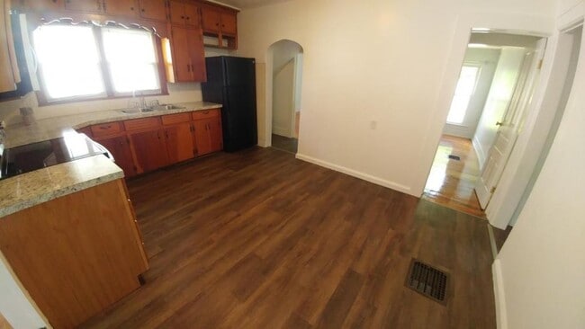 Photo - 408 N Main St