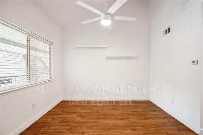 Photo - 502 W 35th St Unit 205