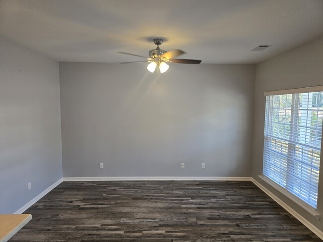 Photo - 598 N Main St