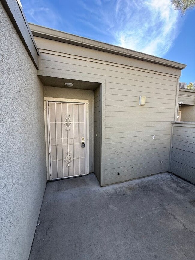 Photo - Beautiful 3 Bedroom 2 1/2 Bathroom Granada Hills Townhouse! Must See! Ready For Move-In!