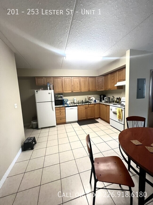 Photo - 253-253 Lester St Unit 1