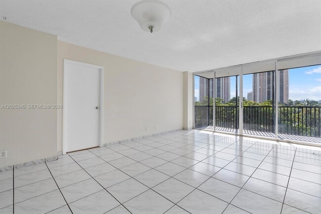Photo - 3101 N Country Club Dr Unidad 504