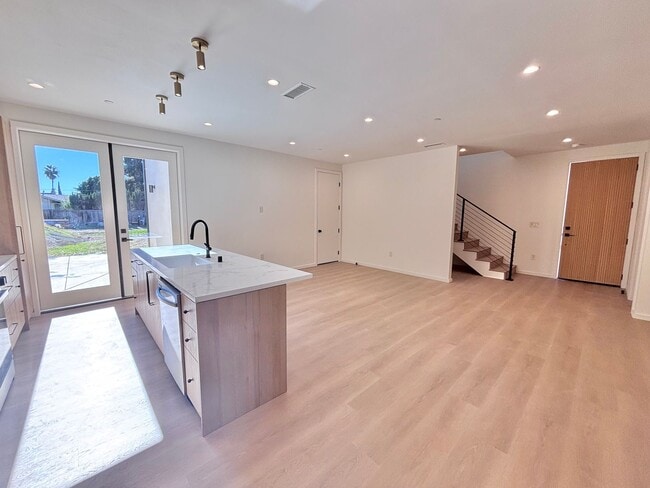 Photo - 17852 Saticoy St Unit 17852 Saticoy St