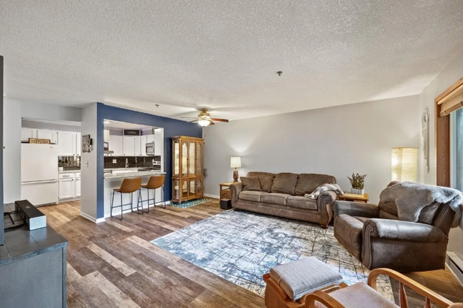 Building Photo - 2100 Ridge Dr Rental