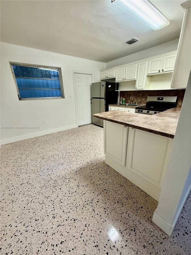 Photo - 1143 NW 32nd Ave