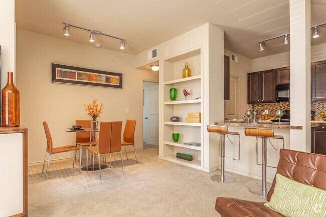 1HAB, 1BA - 693SF sala de estar & Comedor - SYNC at Nobu Station