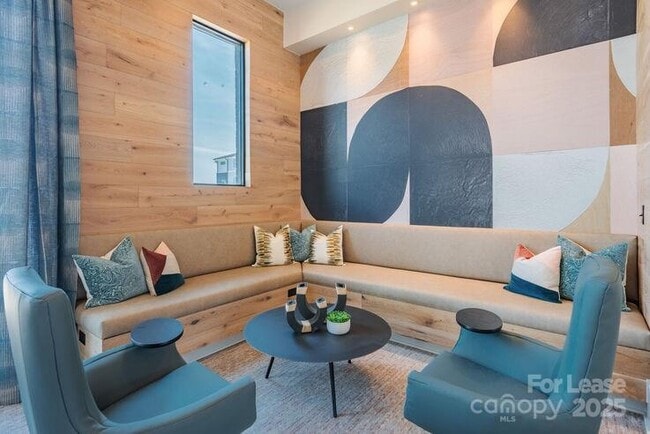 Photo - 1035 Strensall Ln Unit B1