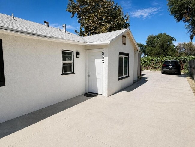 Photo - 852 N Lugo Ave