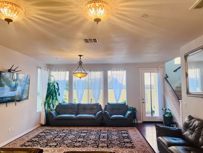 Photo - 1341 Dolomite Way