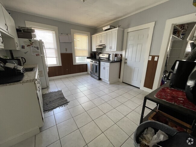 Building Photo - 11 Parsons St Unit 2 Rental