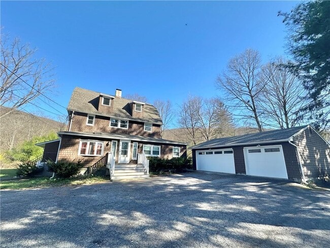 Building Photo - 1 Mineral Springs Rd Unit 2 Rental