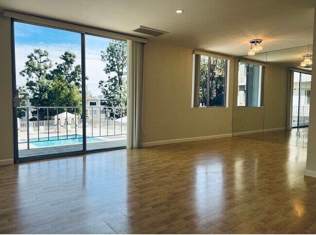 Photo - 100 S Doheny Dr Unit 308