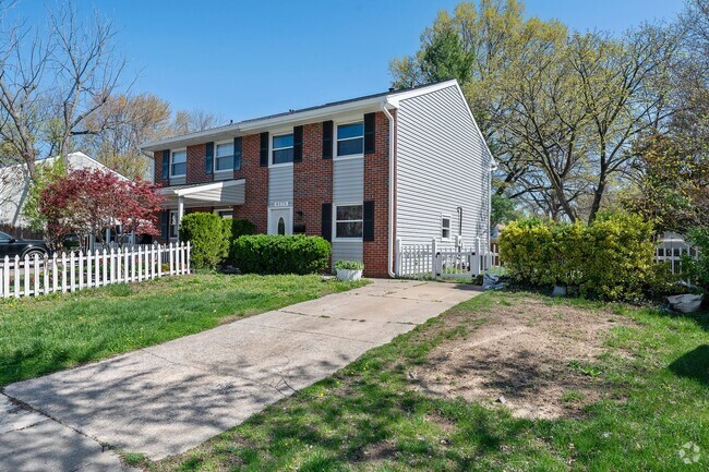 Building Photo - 3-Bedroom Home with Spacious Living and a ...