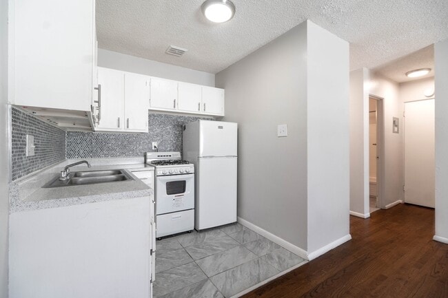 Photo - 1410 N Moline St Unit 105