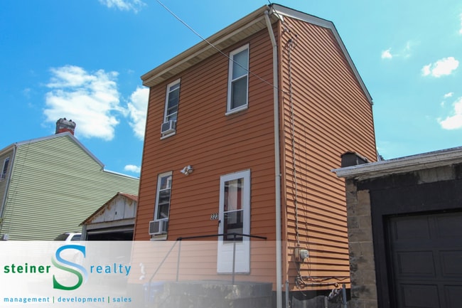 Building Photo - 323 Main St Unit 323R