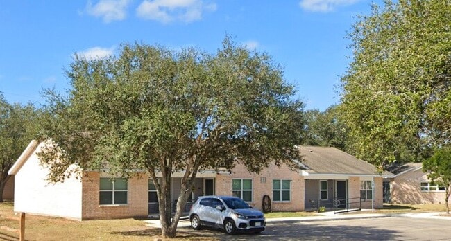 Photo - 201 Springfield Rd