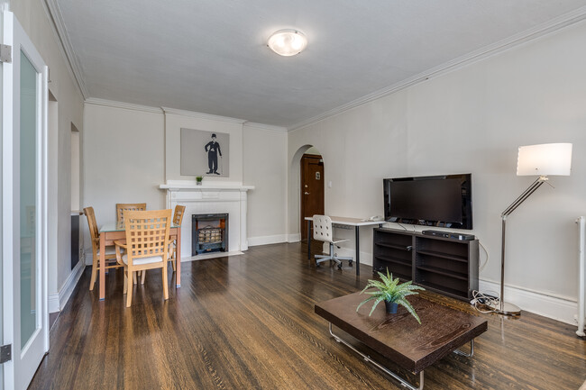 Building Photo - 935 Jervis St Unit 16