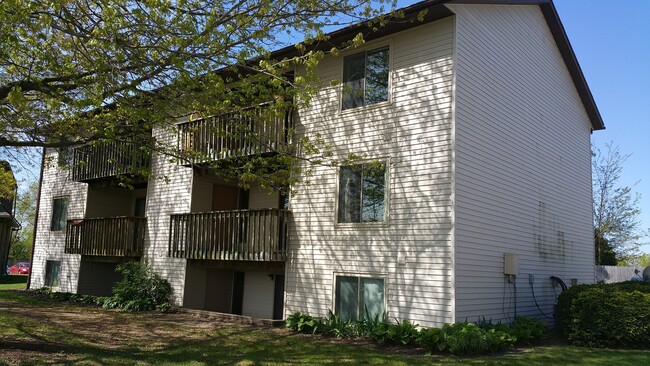 2 bedroom, 1 bath condo available 8/1/2021 - 2 bedroom, 1 bath condo available 8/1/2021