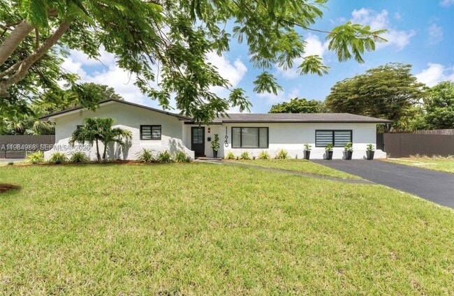 Building Photo - 11640 SW 99th Ct