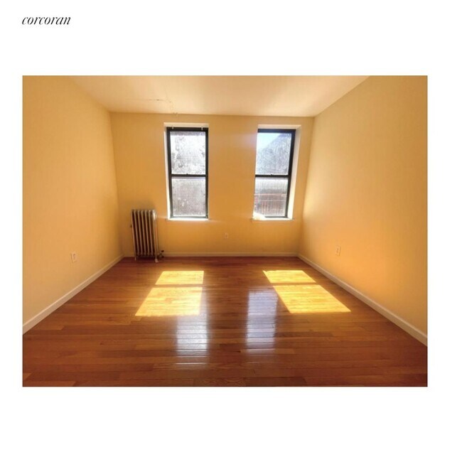 Photo - 585 Isham St