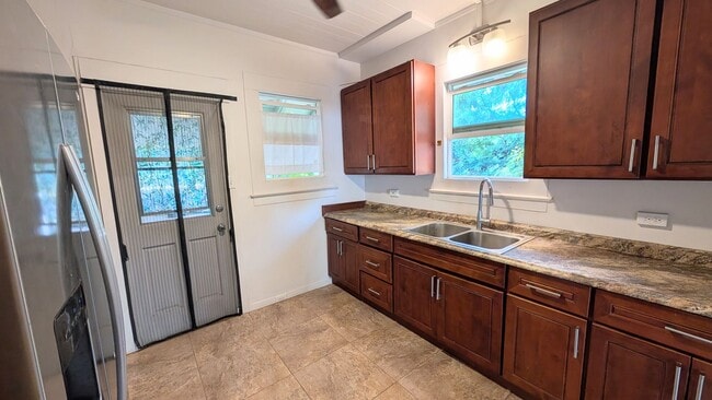 Photo - 3609 Leahi Ave Unit Back