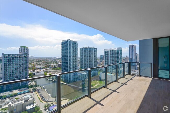 Building Photo - 2 br, 2 bath Condo - 68 SE 6th St Spectacu...