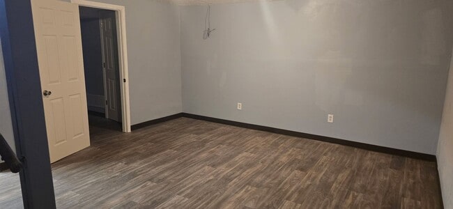 Photo - APRIL MOVE-IN-SPECIAL 1st Month Rent $1000 3bed/ 1.5 ba Duplex