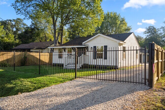 Photo - 7810 Appleton St