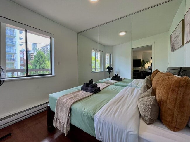 Photo - 1405 Haro St