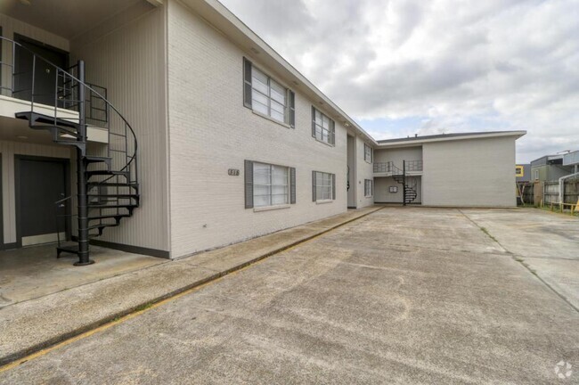 Building Photo - 518 E McNeese St Rental