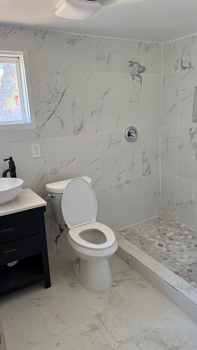 Photo - 618 Ansol Ln