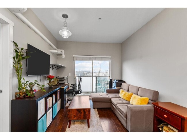 Photo - 20460 Douglas Cres Unité 304