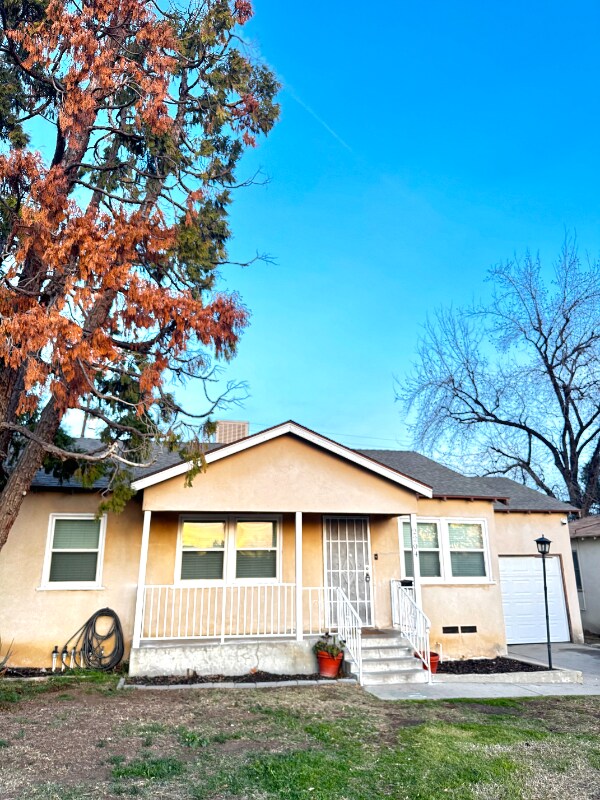 Photo - 2204 Barnett St House