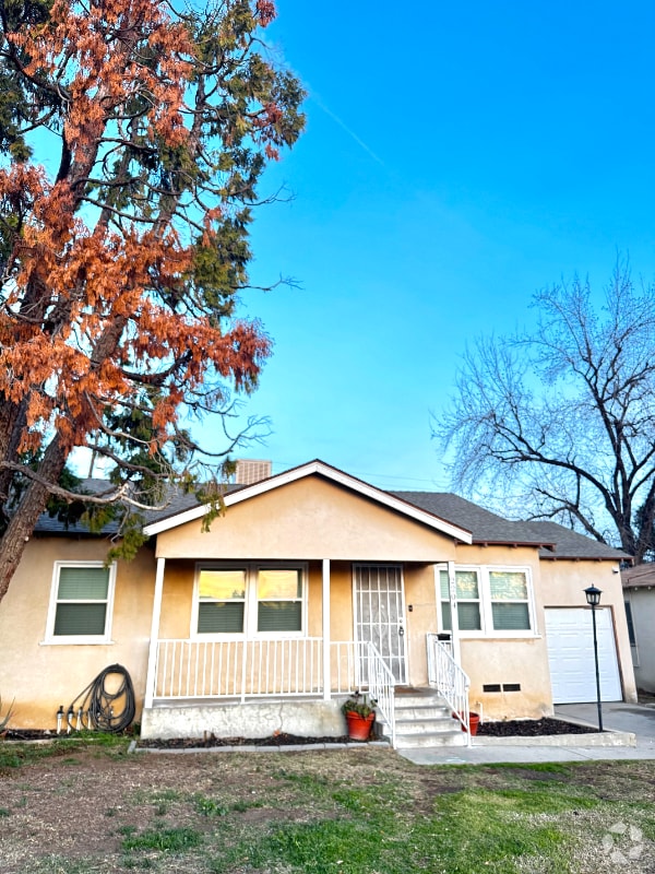 Building Photo - 2204 Barnett St Rental