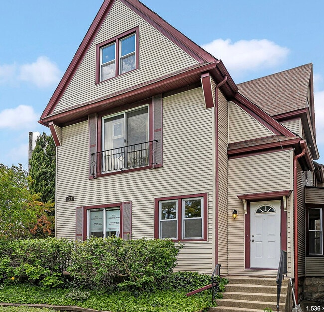 Building Photo - 433 Wisconsin Ave Unit 3