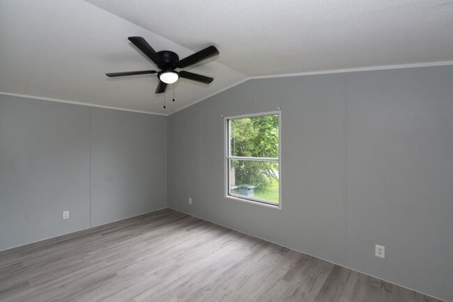 Building Photo - 230 3rd St Rental