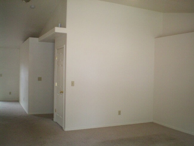 Photo - 3 bed/2bath Duplex for Rent
