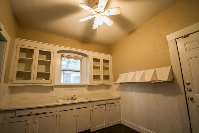 Photo - 1727 Nolan St