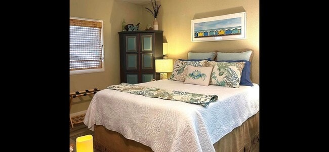 Photo - Adorable Bungalow