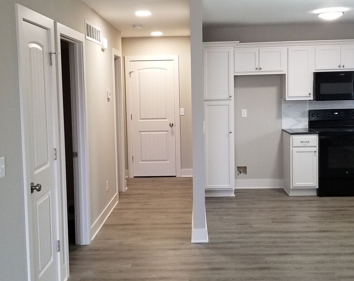 2 Bedroom, 1 car Garage - 2 Bedroom, 1 car Garage House