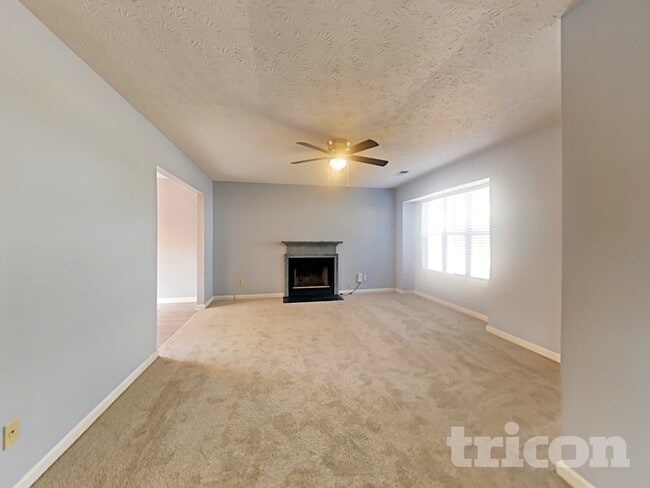 Photo - 575 Woodcrest Manor Dr