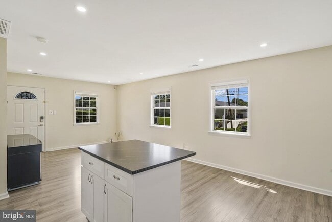 Photo - 728 Carson Ave