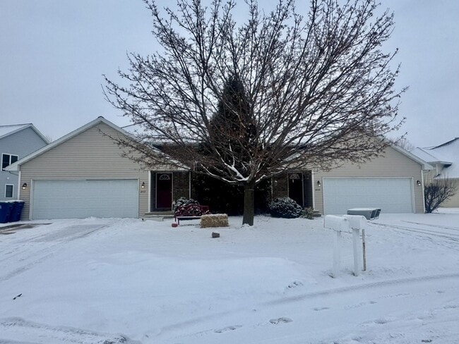 Photo - 2037-2039-2039 River Point Ct