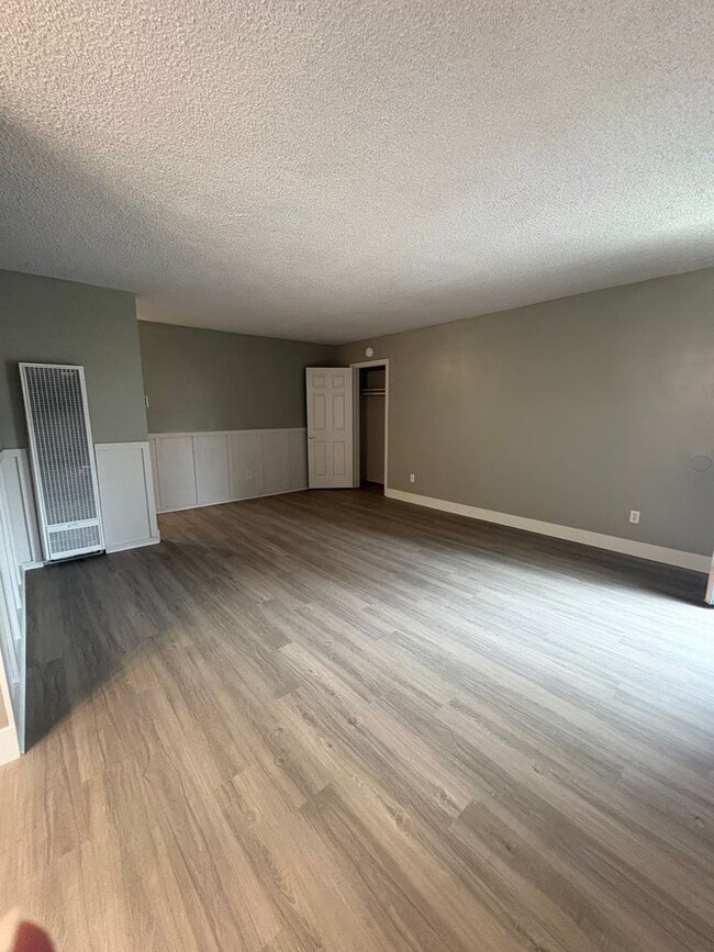 Building Photo - 1411-1417 Holly Unit 1413 Holly