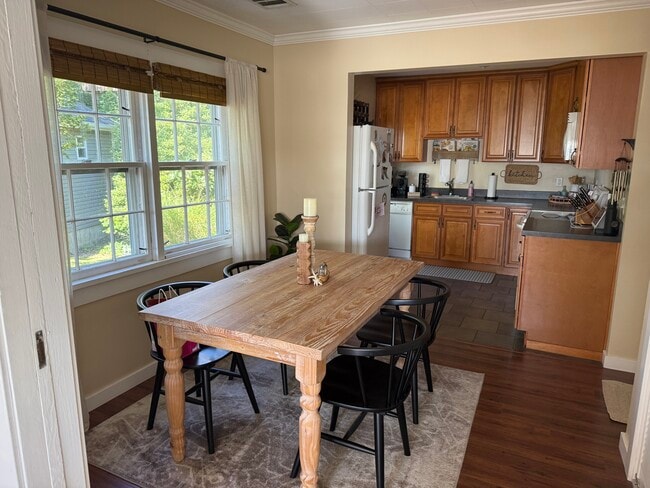 Photo - 124 S Beverly Dr