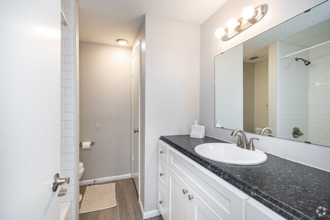 1 habitación, 1 baño - 696 pies cuadrados - Baño