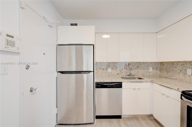 Photo - 5161 Collins Ave Unit 516