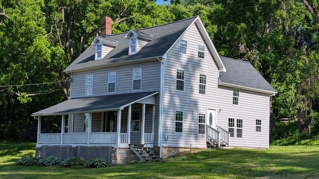 Building Photo - 4 Bedroom Darlington Home Near State Park