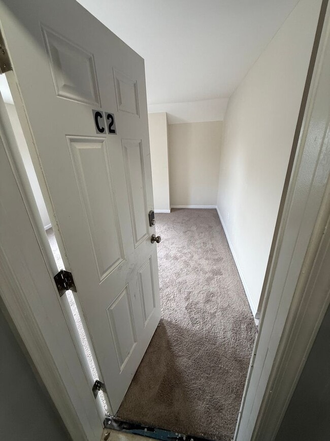 Building Photo - Newly Renovated 2 Bedroom Apartment in Bal... Unit C2