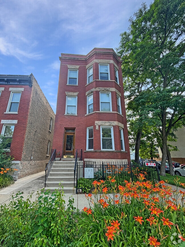 Building Photo - 2501 N Artesian Ave Rental